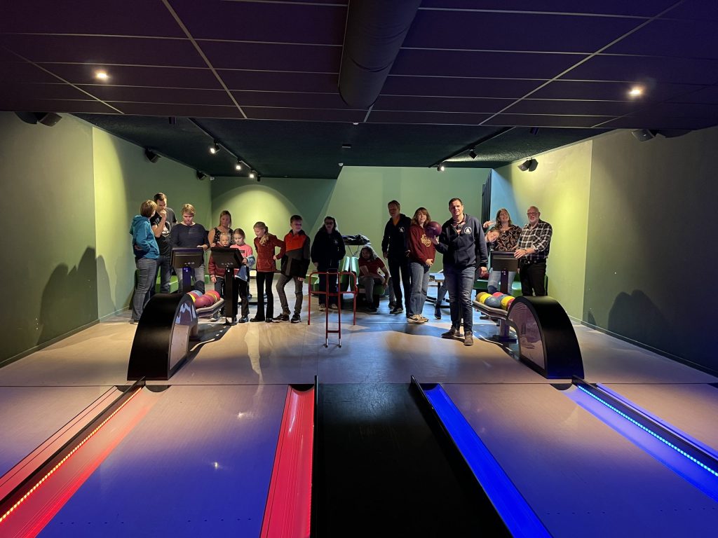 Met de hele groep plusscouts bowlen